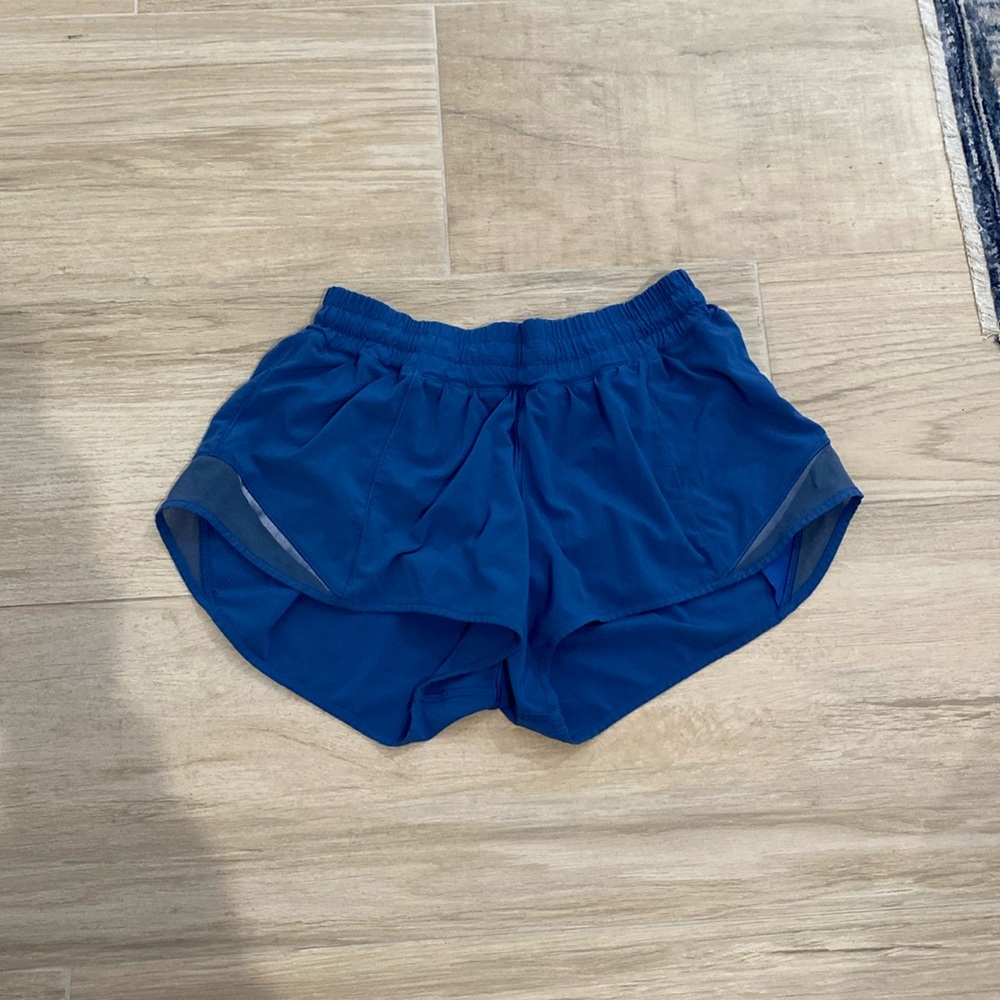 Lululemon - Hotty Hot Low Rise Shorts 2.5" - Size 6 - Rare Royal Blue